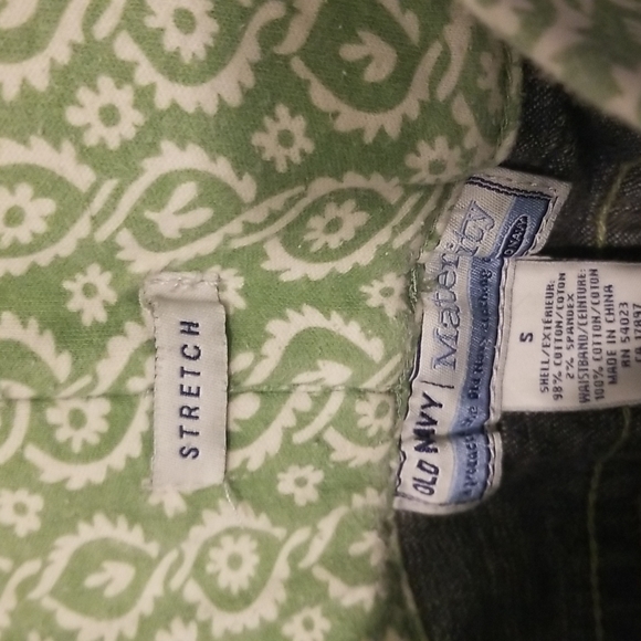 Old navy maternity jean capris size small color blue - Picture 2 of 3